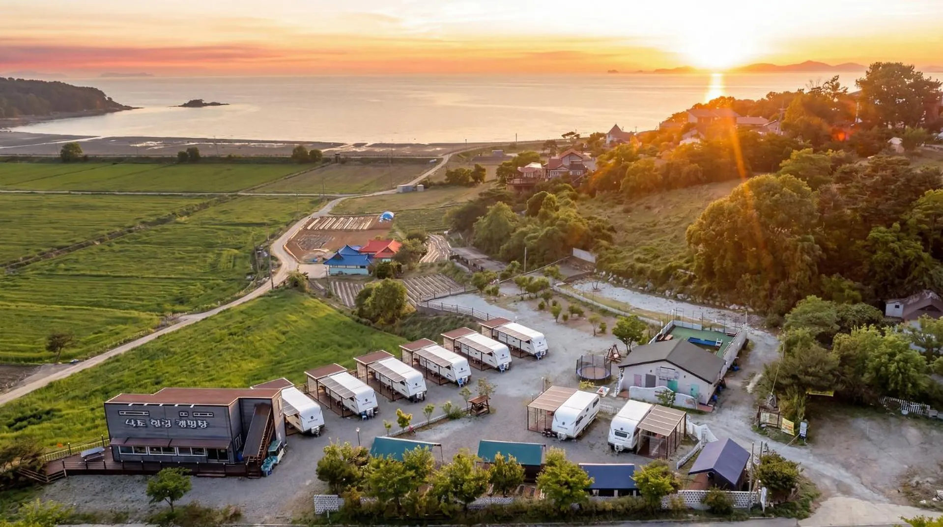 Ganghwa Nakjohealing Caravan&Camping Incheon Holiday home